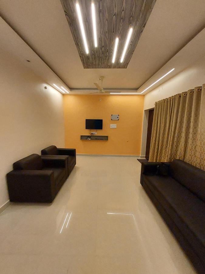 Srirangam Service Apartment Tiruchirappalli Bagian luar foto