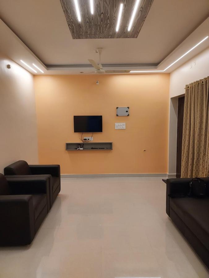 Srirangam Service Apartment Tiruchirappalli Bagian luar foto