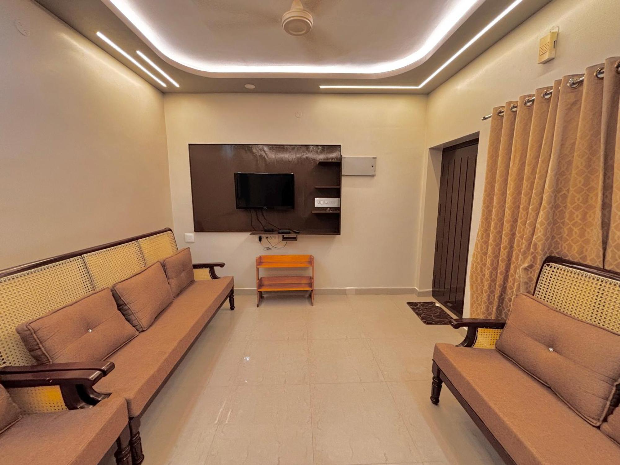 Srirangam Service Apartment Tiruchirappalli Bagian luar foto